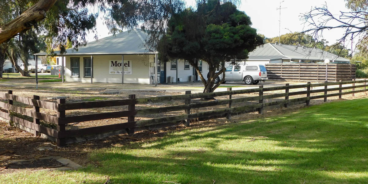 Frances Hotel Motel Photo