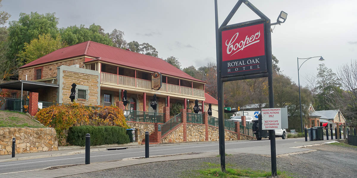 Royal Oak Hotel Clarendon Photo