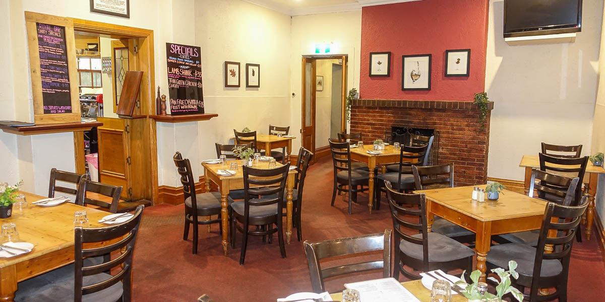 Royal Oak Hotel Clarendon Photo