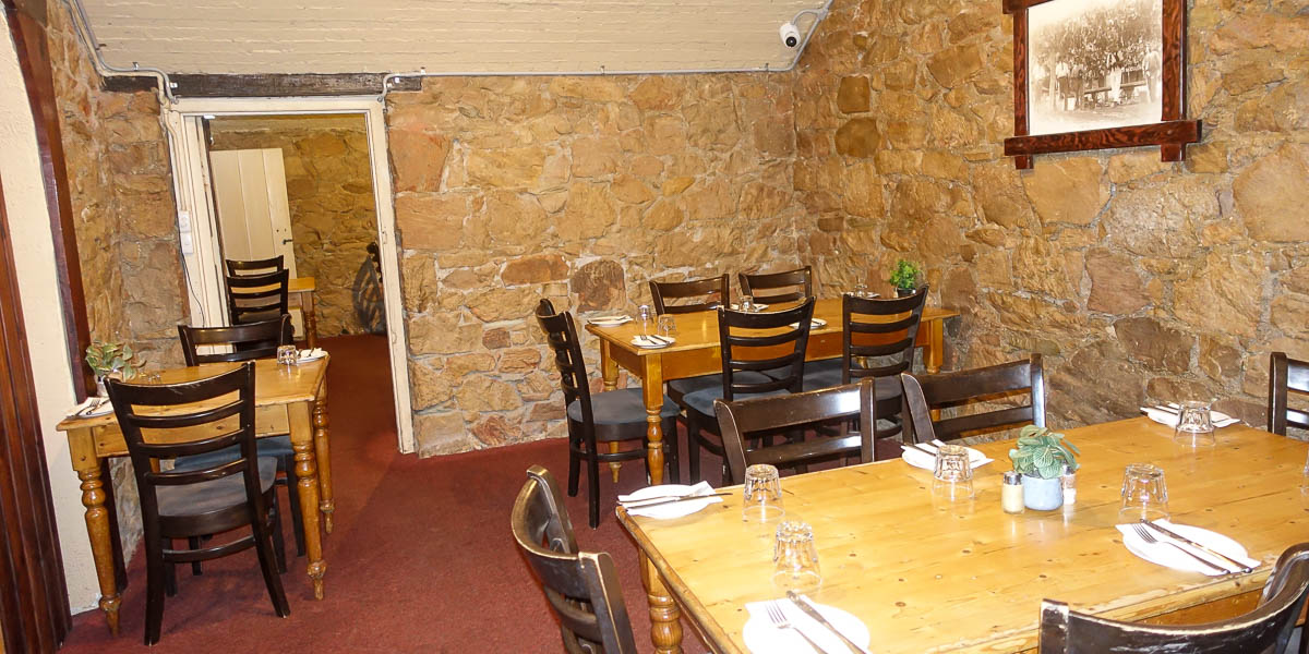 Royal Oak Hotel Clarendon Photo