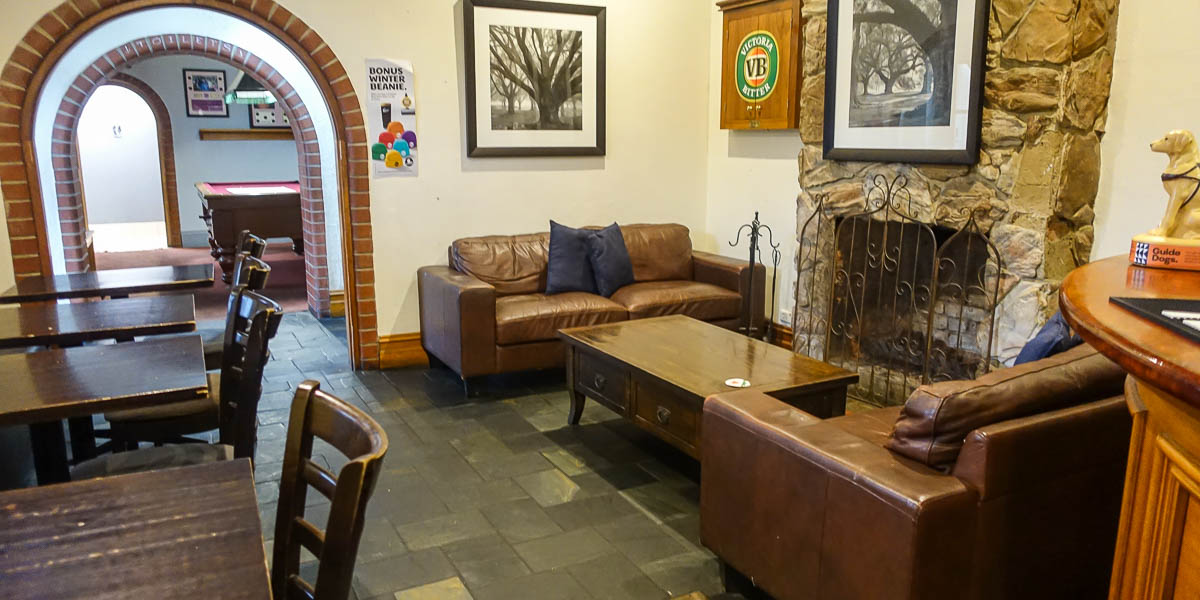 Royal Oak Hotel Clarendon Photo