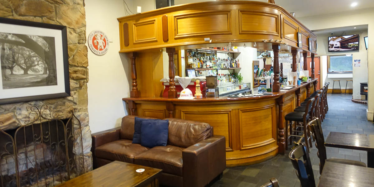 Royal Oak Hotel Clarendon Photo