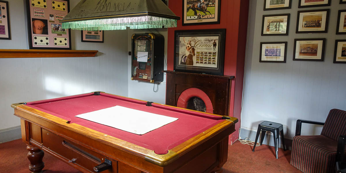 Royal Oak Hotel Clarendon Photo