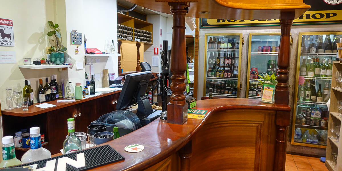 Royal Oak Hotel Clarendon Photo