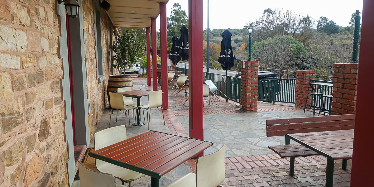 Royal Oak Hotel Clarendon Photo