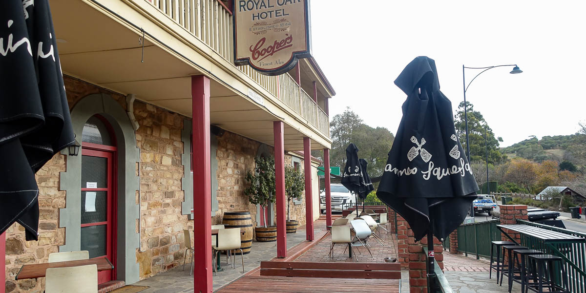 Royal Oak Hotel Clarendon Photo