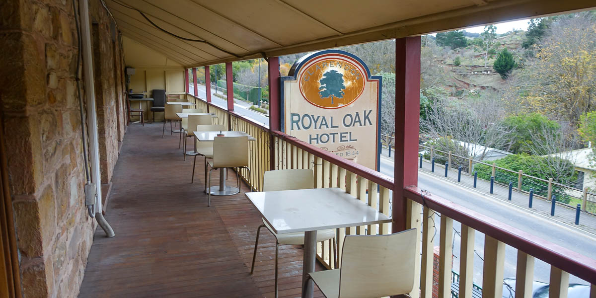 Royal Oak Hotel Clarendon Photo