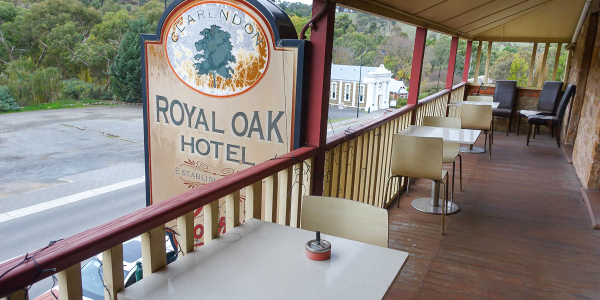 Royal Oak Hotel Clarendon Photo