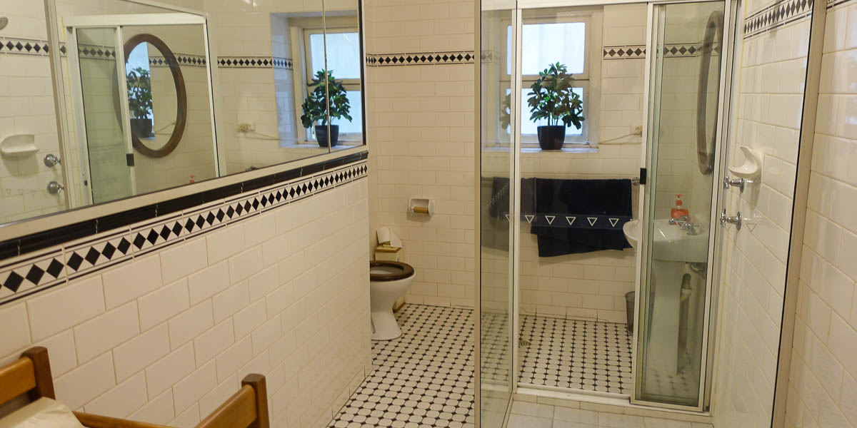 Royal Oak Hotel Clarendon Photo