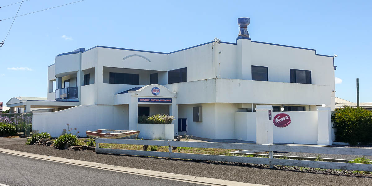 The Rocks Tavern and Cabins Photo