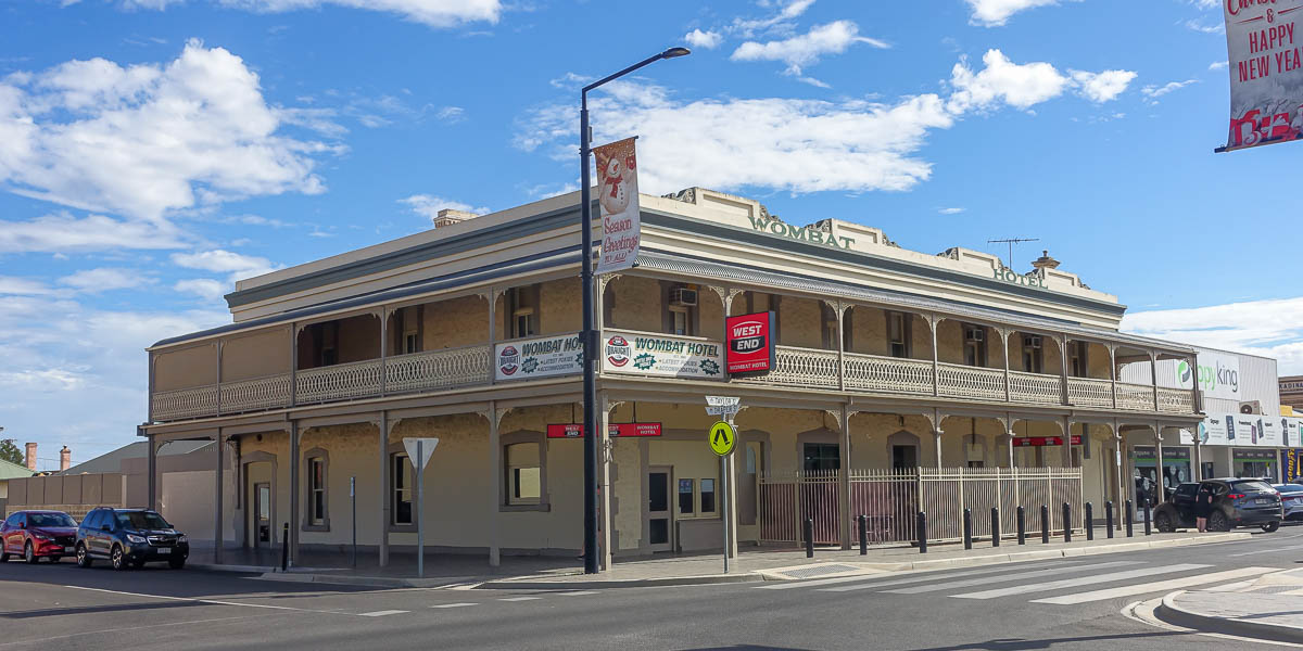 Wombat Hotel Photo